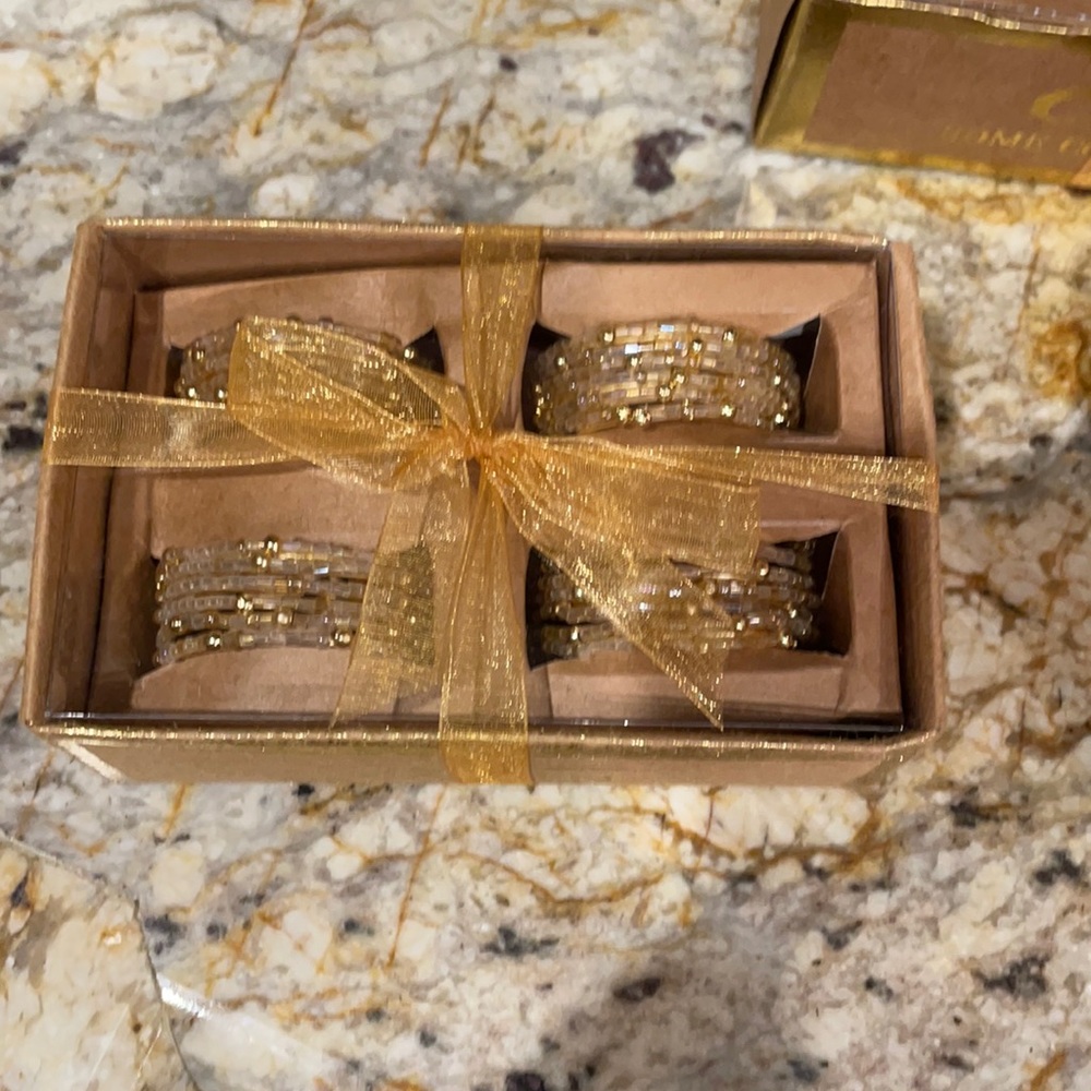 AMAN IMPORTS dining collection napkin rings